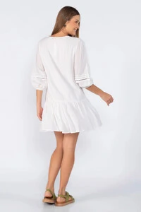Vestido com manga bufante com detalhes