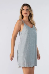 Vestido curto plush com aplicacao