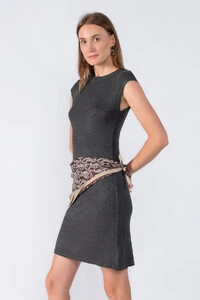 Vestido curto canelado manga japonesa