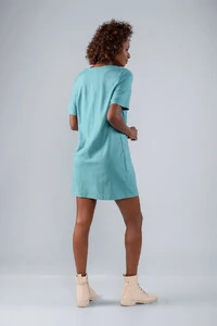 Vestido curto em viscolinho decote v manga curta