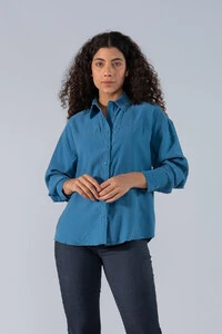 Camisa oversize em viscose e botao frontal