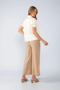 Blusa acetinada com 2 bolsos e botoes