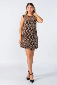 Vestido em renda com forro
