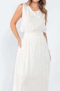 Vestido midi com elastico recorte nas costas