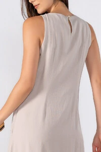 Vestido longo com detalhe frontal