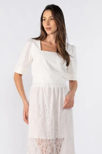 Blusa social decote quadrado detalhe na manga
