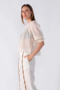 Blusa bata texturizada e manga 3/4