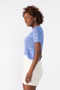 Blusa curta de tricot trabalhado