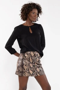 Blusa em viscose manga bufante detalhe botao
