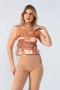 Cropped renda com ajuste