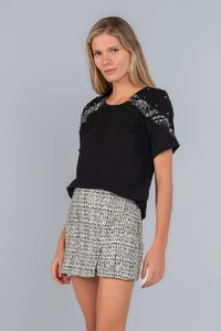 Blusa crepe aplicacao em tweed e spaks