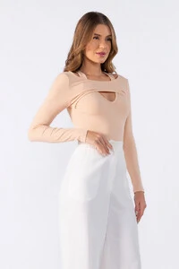 Blusa canelada recorte frontal