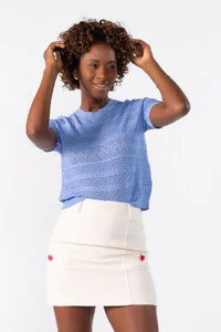 Blusa curta de tricot trabalhado