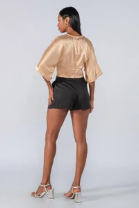 Shorts liso bolso lateral
