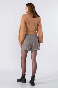 Shorts saia estampa xadrez bolso faca