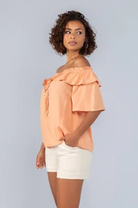 Blusa manga em viscose ombro a ombro com babado