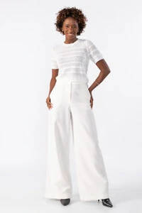 Blusa curta de tricot trabalhado