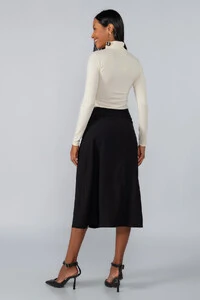 Saia midi em viscose com bolsos e ziper frontal