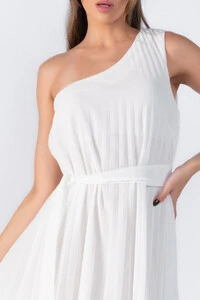 Vestido plissado um ombro