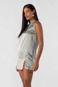 Vestido curto acetinado classico