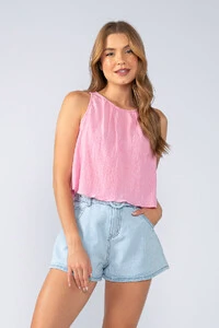 Blusa cropped em crepe texturizado