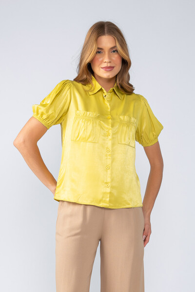 Foto Blusa acetinada com 2 bolsos e botoes
