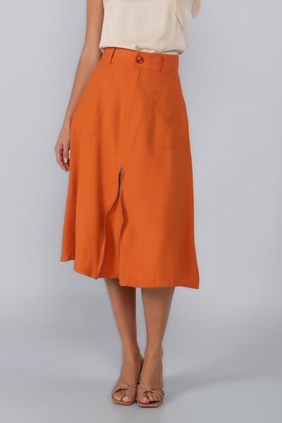 Foto Saia midi em viscose com bolsos e ziper frontal