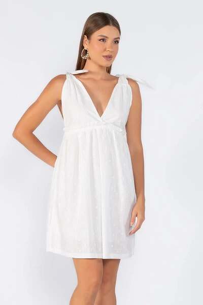 Foto Vestido curto com amarracao na alca