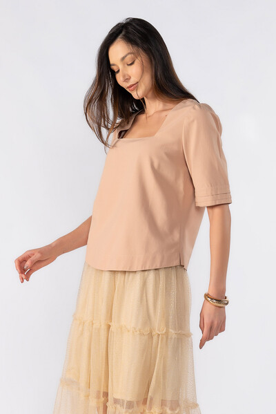 Foto Blusa social decote quadrado detalhe na manga