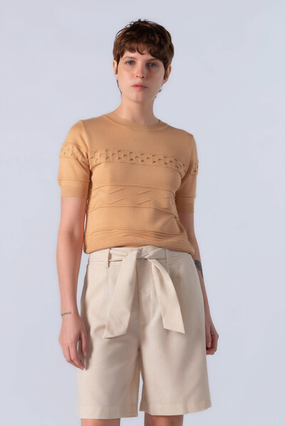 Foto Blusa curta em viscose com texturas