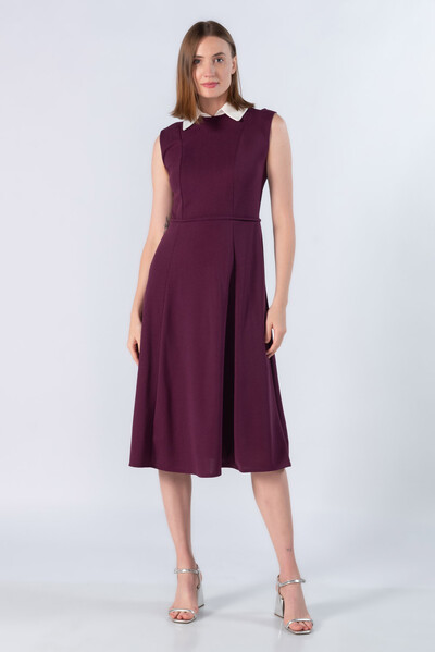 Foto Vestido midi em poliester gola classica