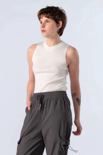 Foto Blusa em viscose canelada regata
