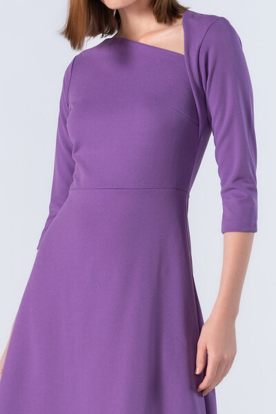 Foto Vestido midi decote moderno