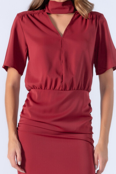 Foto Vestido midi franzido decotado