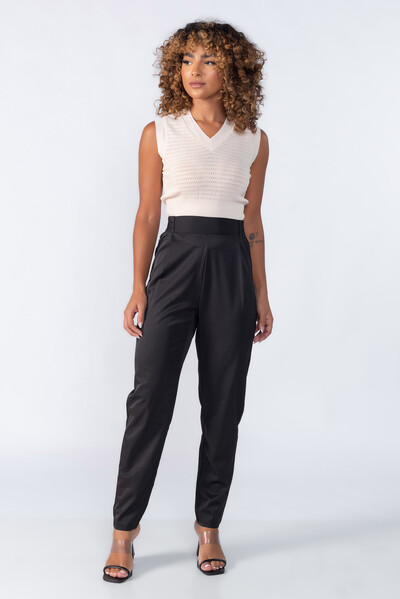 Foto Blusa regata curta com furinhos