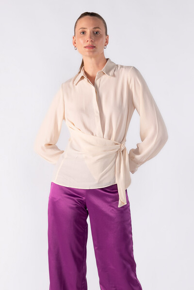 Foto Camisa em crepe com amarracao