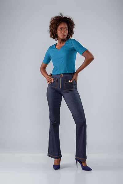 Foto Blusa texturizada curta decote v
