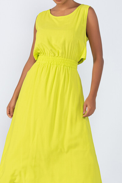 Foto Vestido midi com elastico recorte nas costas