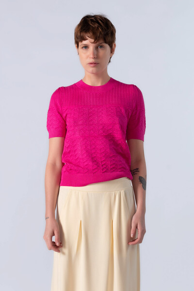 Foto Blusa em viscose tecido trabalhado