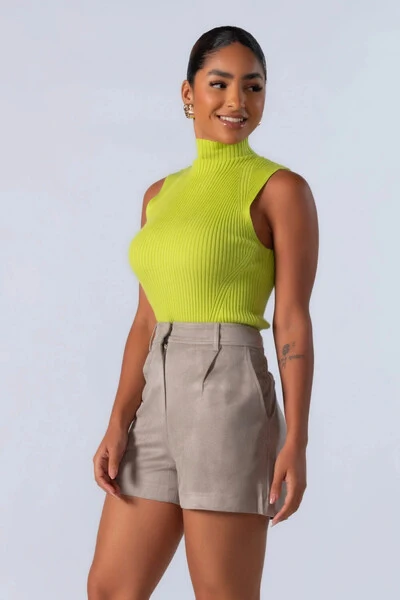 Foto Blusa gola alta manga cavada