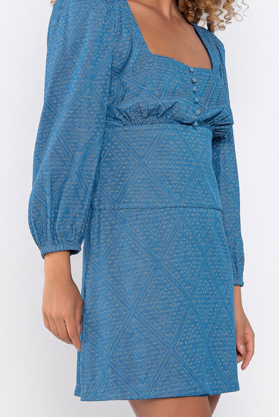 Foto Vestido curto jaquard decote quadrado detalhe botoes