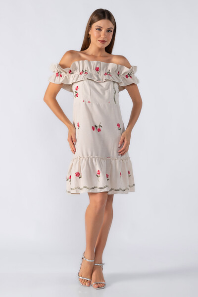 Foto Vestido curto bordado ombro a ombro