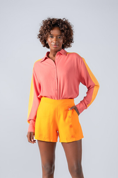 Foto Shorts em viscose detalhe botoes ziper lateral