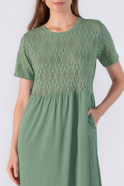Foto Vestido midi em laise e ribana