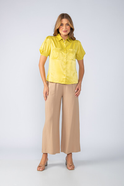 Foto Blusa acetinada com 2 bolsos e botoes