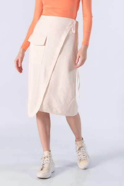 Foto Saia midi em viscose com bolso e faixa