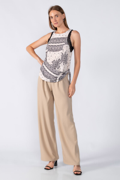 Foto Blusa estampada com detalhe na cintura