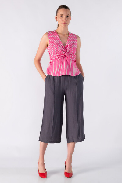 Foto Blusa em listras peplum com detalhe no busto