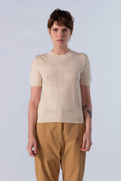 Foto Blusa em viscose tecido trabalhado