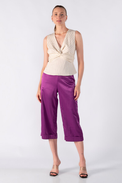 Foto Blusa em listras peplum com detalhe no busto